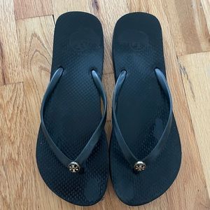 Tory burch black flip flops